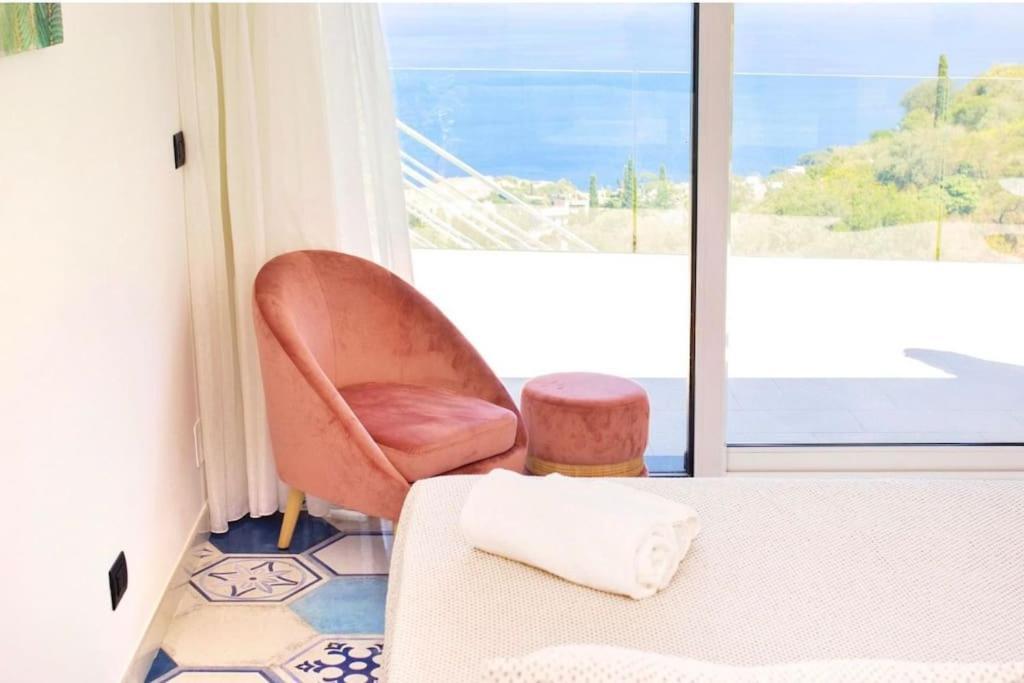Suite Apartments Branco - Infinity Pool & Sea View - 5 Minuti Dal Centro Taormina Kültér fotó